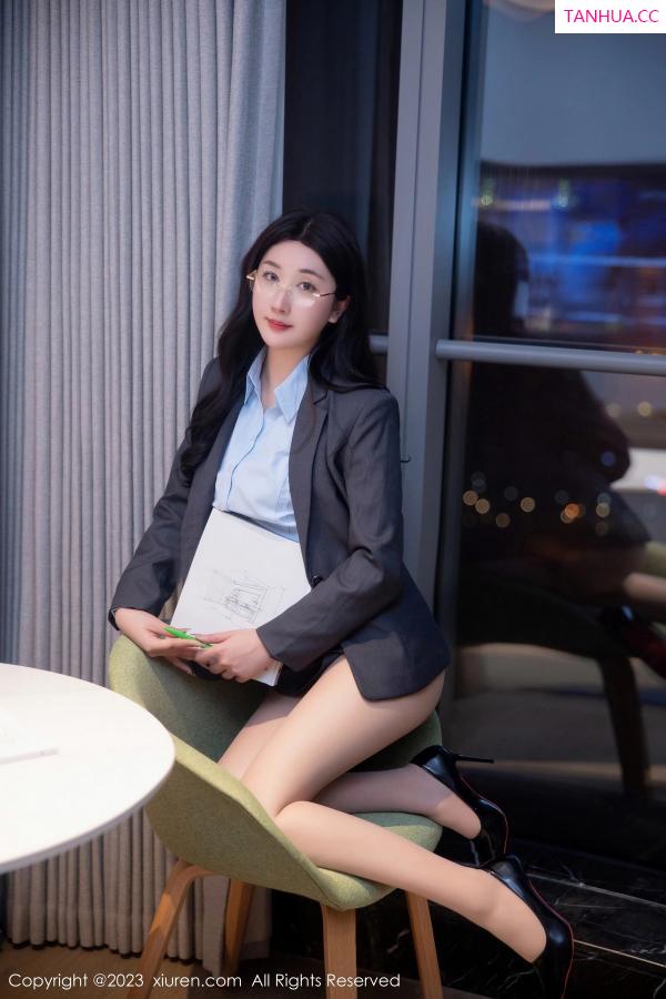 江真真  [XiuRen]高清写真图 2023.04.20 No.6607 江真真 丝袜制服第15张图片